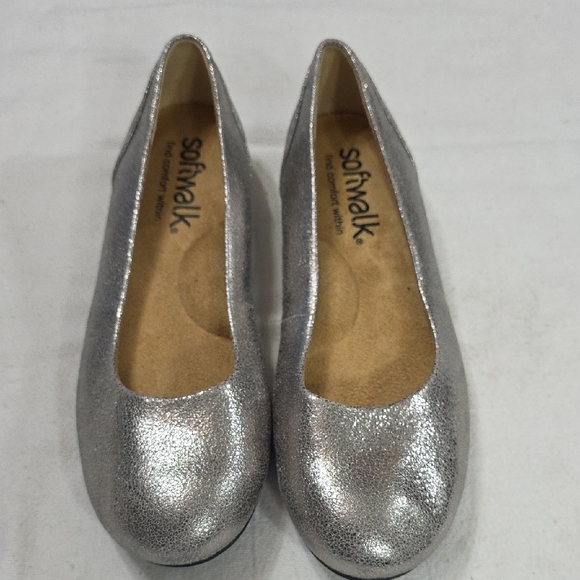 SoftWalk Women's Slip-On Flats Shoes Silver Leather Uppers Arch Support 6.5 EUC - Picture 1 of 10